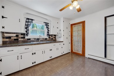 Welcome home to this spacious and well cared for property - photo 17