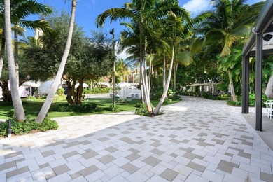 Welcome to this lovingly cared for waterfront townhome centrally - photo 39