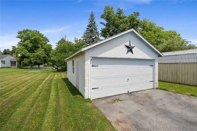 Welcome home to this spacious and well cared for property - photo 40