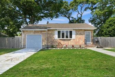 Welcome to 58 Highland Ave located in the well-sought Patchogue - photo 1