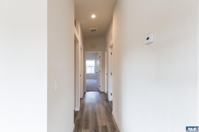 Lightly lived in 3 bedroom 2 bath home in desirable Lavender - photo 15