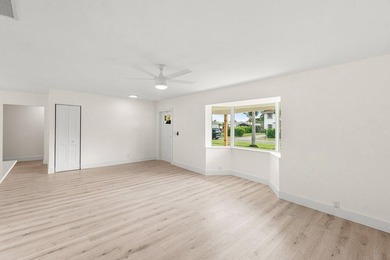 Welcome to this charming three-bedroom, two-bathroom - photo 16