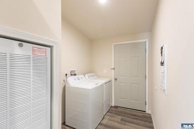 Lightly lived in 3 bedroom 2 bath home in desirable Lavender - photo 23