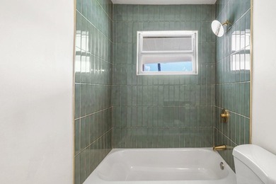 Welcome to this charming three-bedroom, two-bathroom - photo 24