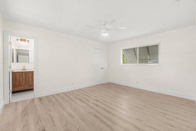 Welcome to this charming three-bedroom, two-bathroom - photo 28
