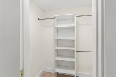 Welcome to this charming three-bedroom, two-bathroom - photo 30