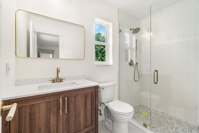Welcome to this charming three-bedroom, two-bathroom - photo 31