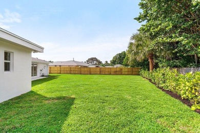 Welcome to this charming three-bedroom, two-bathroom - photo 36