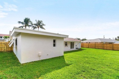 Welcome to this charming three-bedroom, two-bathroom - photo 37