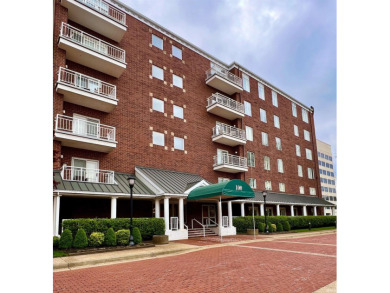 Lake Condo Sale Pending in Evansville, Indiana