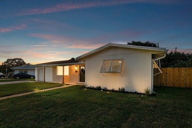 Welcome to this charming three-bedroom, two-bathroom - photo 42