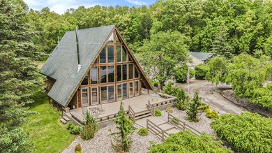 A private, appealing retreat set on 12+ wooded acres in Irish - photo 1