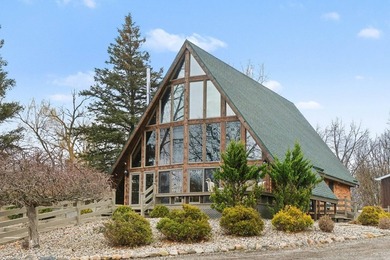 A private, appealing retreat set on 12+ wooded acres in Irish - photo 6