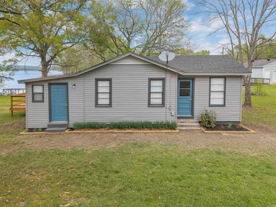 Completely remodeled lakefront home on Harris Brake Lake! This - photo 2