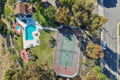 Stunning golf course views and high vaulted ceilings make this - photo 6