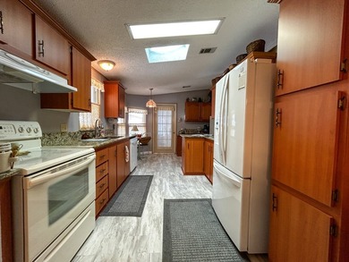This tastefully updated and well maintained 2 bed 2 bath - photo 11