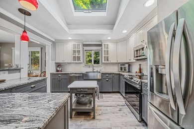 Beautifully maintained ranch built in 1992, offering comfort - photo 4