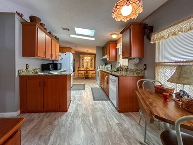 This tastefully updated and well maintained 2 bed 2 bath - photo 14