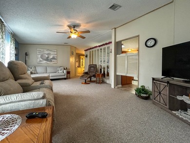 This tastefully updated and well maintained 2 bed 2 bath - photo 18