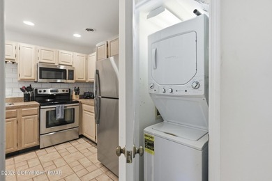 Welcome to your dream Pocono Mountain retreat! This turn-key - photo 19