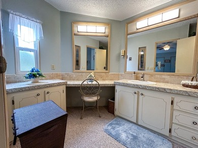This tastefully updated and well maintained 2 bed 2 bath - photo 30