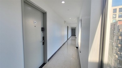 One-of-a-kind Top Floor Private Corner Unit facing Western - photo 32