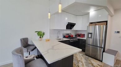 One-of-a-kind Top Floor Private Corner Unit facing Western - photo 38