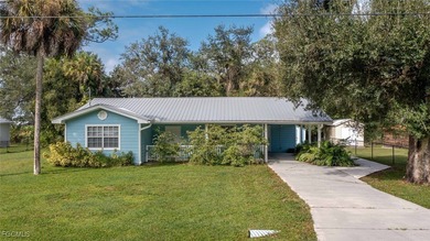 Caloosahatchee River Home For Sale in Labelle Florida