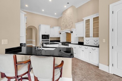 Stunning Mediterranean Golf Course Estate in the Prestigious - photo 11