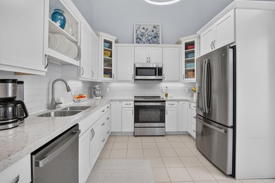 Welcome to this charming 3-bedroom, 2-bathroom villa in 55+ - photo 21