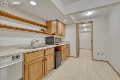 *** 4+ Bdrm, 5 Baths, 5,354 sq ft *** KISSING CAMELS GATED - photo 26