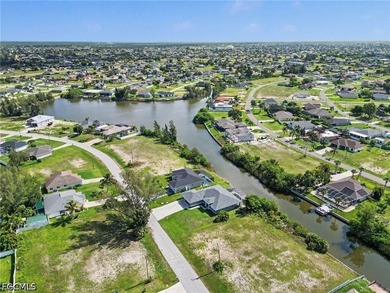 WATERFRONT POOL HOME WITH ROOM TO MAKE IT YOUR OWN! This - photo 31