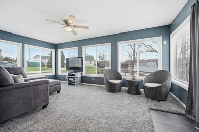 Welcome to this adorable Lakefront Bungalow, perfectly - photo 2
