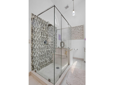 Welcome to this charming 3-bedroom, 2-bathroom villa in 55+ - photo 33