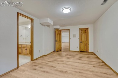 *** 4+ Bdrm, 5 Baths, 5,354 sq ft *** KISSING CAMELS GATED - photo 36
