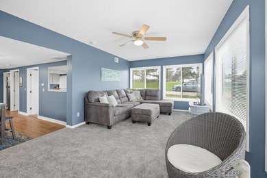 Welcome to this adorable Lakefront Bungalow, perfectly - photo 7