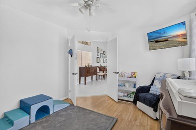 Welcome to this charming 3-bedroom, 2-bathroom villa in 55+ - photo 38