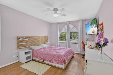 Welcome to this charming 3-bedroom, 2-bathroom villa in 55+ - photo 39