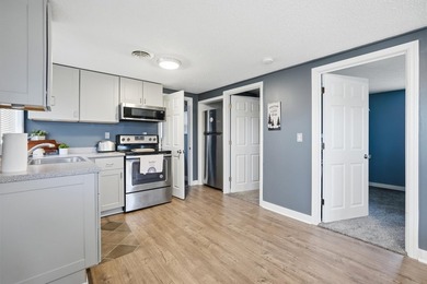 Welcome to this adorable Lakefront Bungalow, perfectly - photo 10