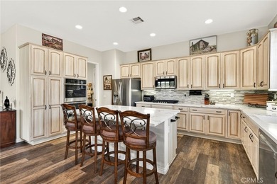 Welcome to this highly sought-after Emerald Model, ideally - photo 2
