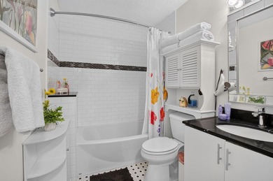 Welcome to this charming 3-bedroom, 2-bathroom villa in 55+ - photo 43