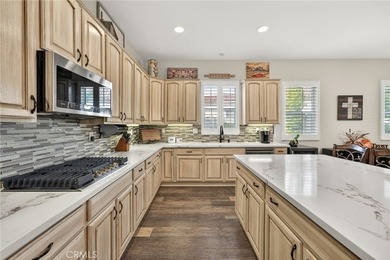 Welcome to this highly sought-after Emerald Model, ideally - photo 8