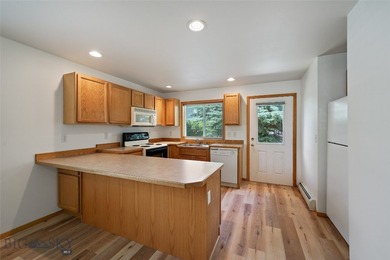 Welcome to 625 N 5th Ave Unit V! This refreshed, move-in ready - photo 1