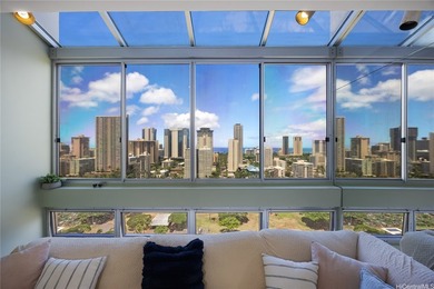 Rarely available high-floor split-level townhouse style living - photo 1