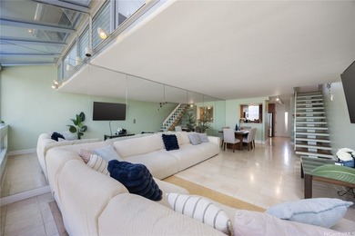Rarely available high-floor split-level townhouse style living - photo 6