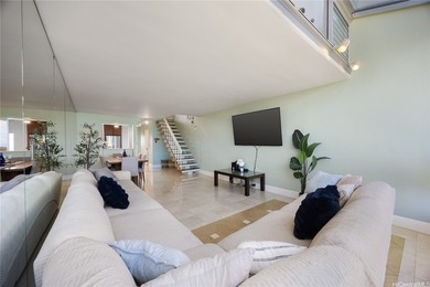 Rarely available high-floor split-level townhouse style living - photo 7