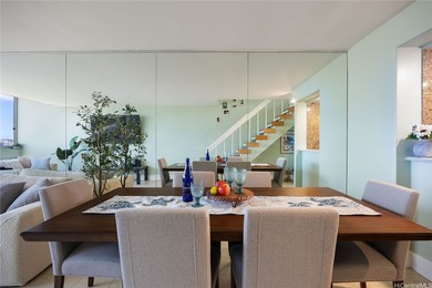 Rarely available high-floor split-level townhouse style living - photo 9