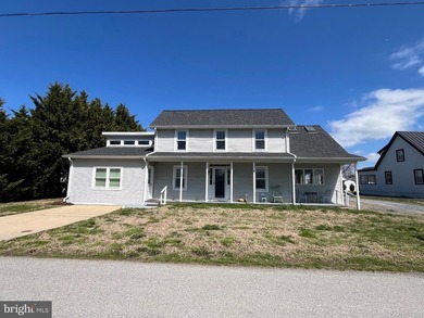 Located minutes from St. Michaels this waterfront property is a - photo 1