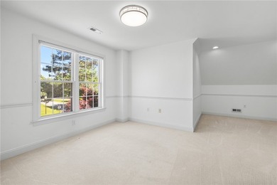 Beautiful 4-bedroom brick home on a large, private lot in the - photo 35