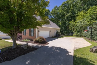 Beautiful 4-bedroom brick home on a large, private lot in the - photo 38